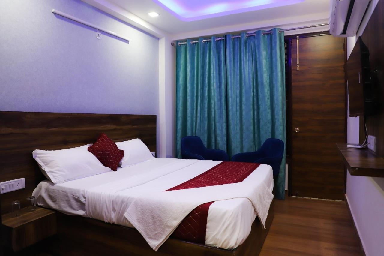 Surya International Bed and Breakfast New Delhi Exteriör bild