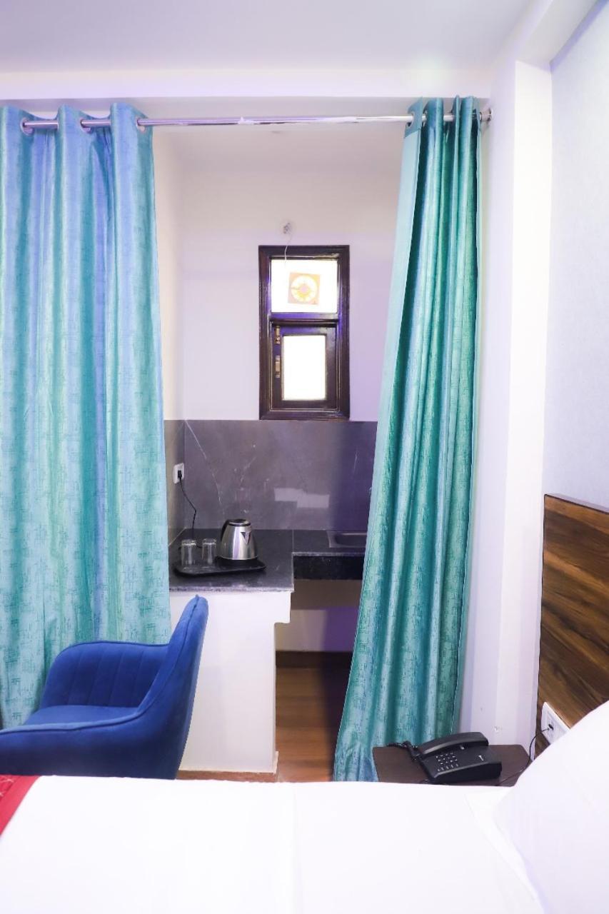 Surya International Bed and Breakfast New Delhi Exteriör bild