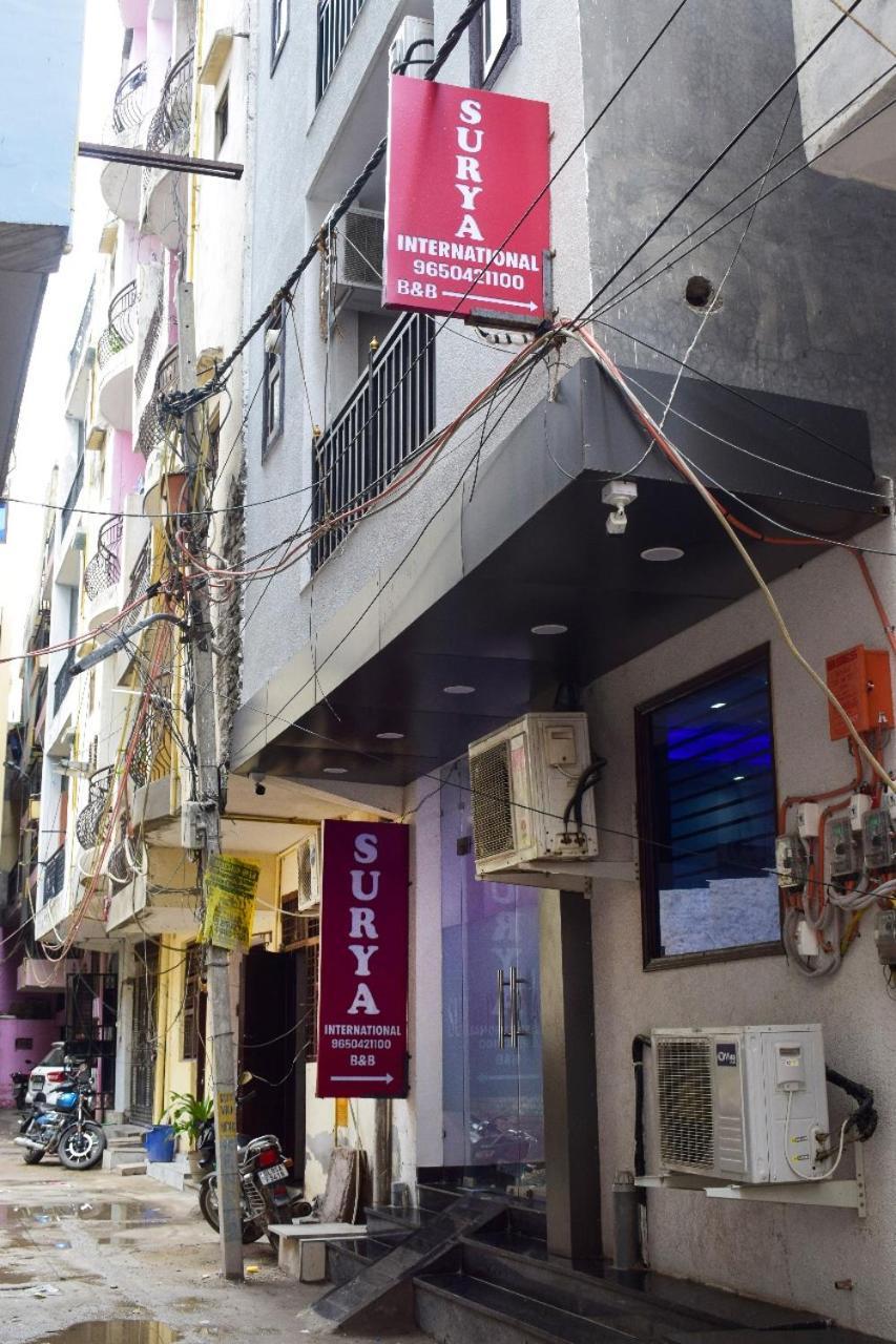 Surya International Bed and Breakfast New Delhi Exteriör bild