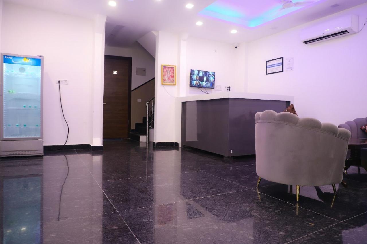 Surya International Bed and Breakfast New Delhi Exteriör bild