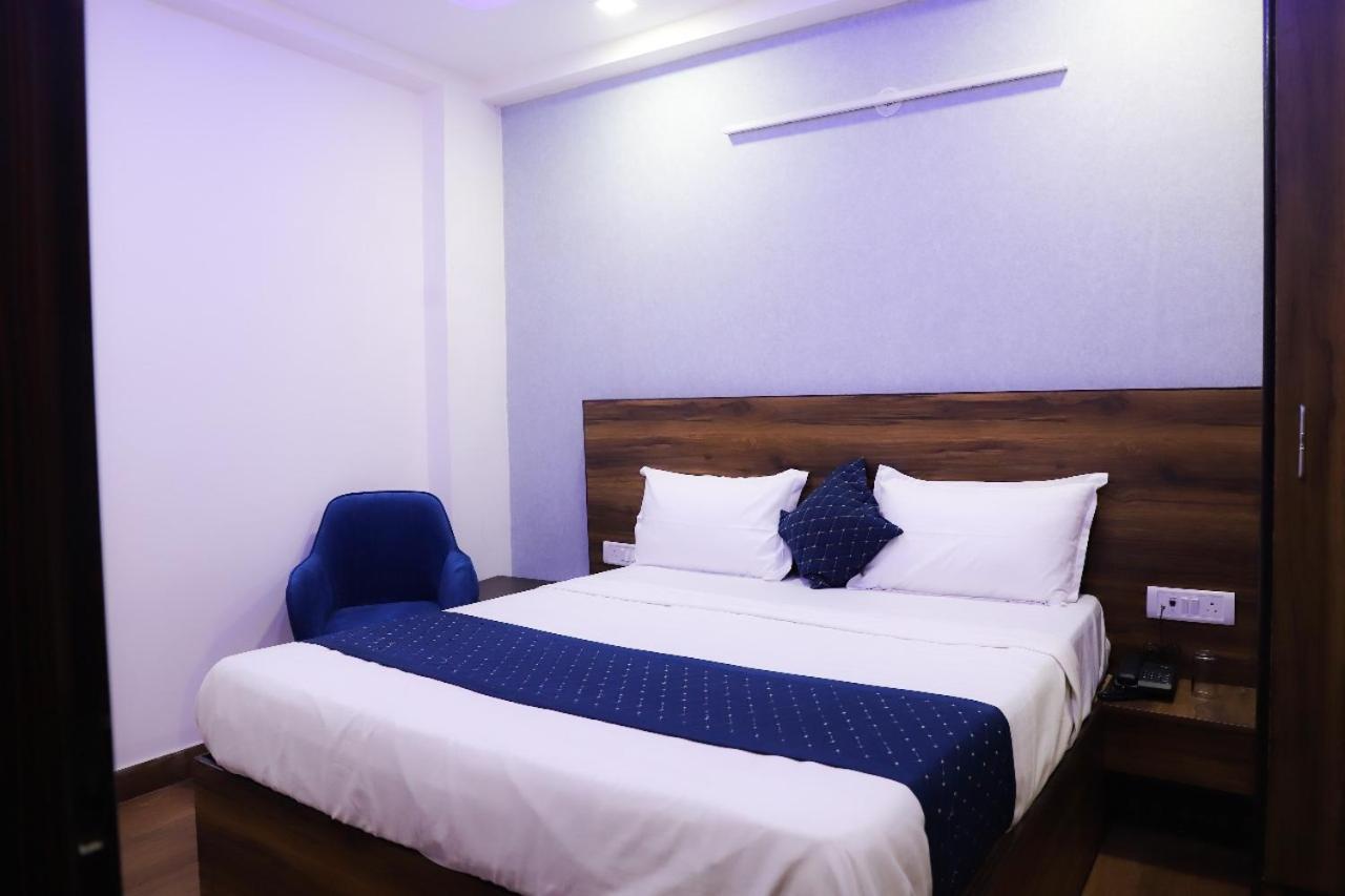 Surya International Bed and Breakfast New Delhi Exteriör bild