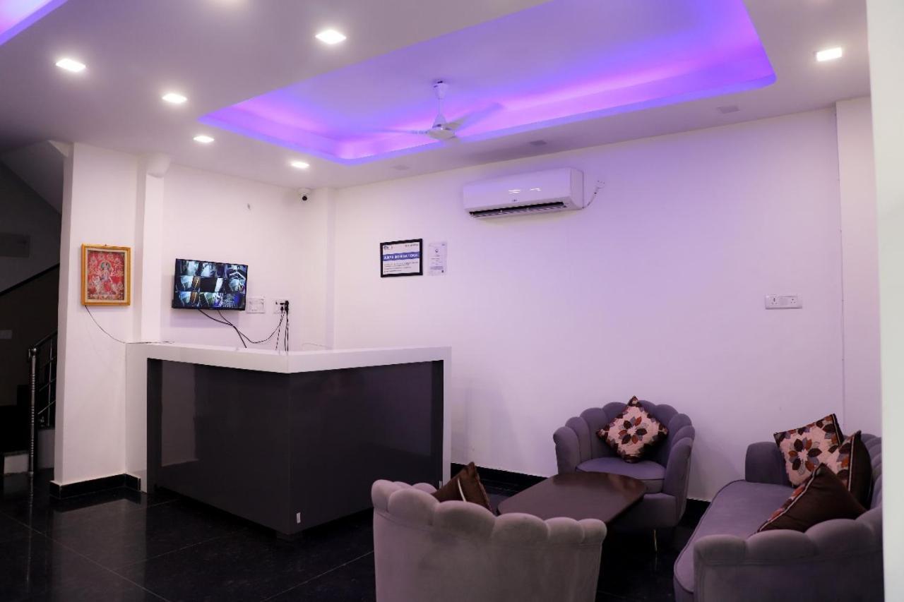 Surya International Bed and Breakfast New Delhi Exteriör bild