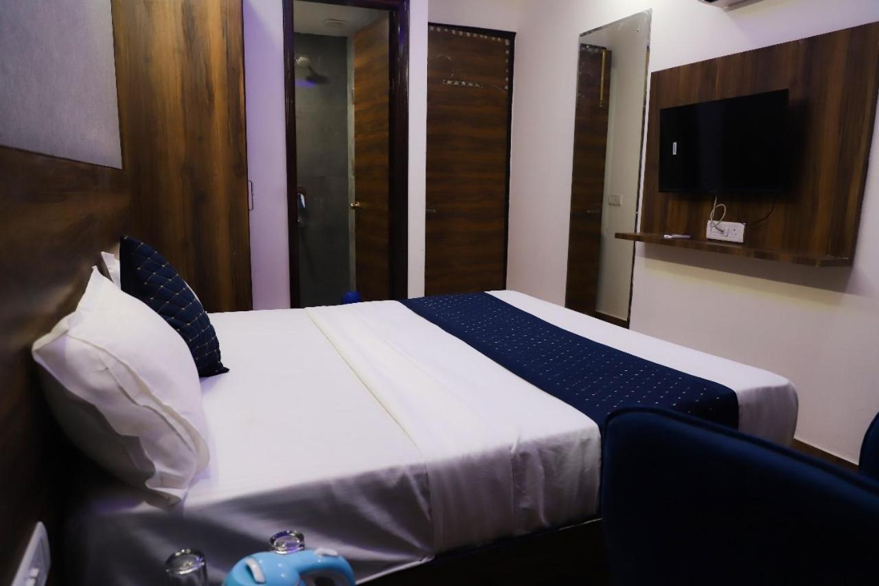 Surya International Bed and Breakfast New Delhi Exteriör bild