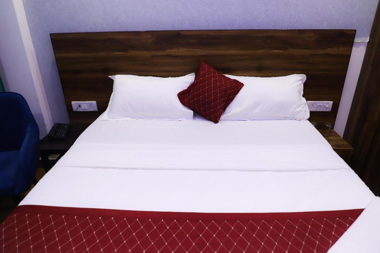 Surya International Bed and Breakfast New Delhi Exteriör bild
