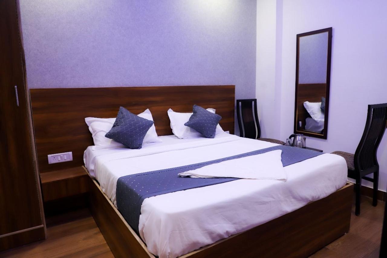 Surya International Bed and Breakfast New Delhi Exteriör bild
