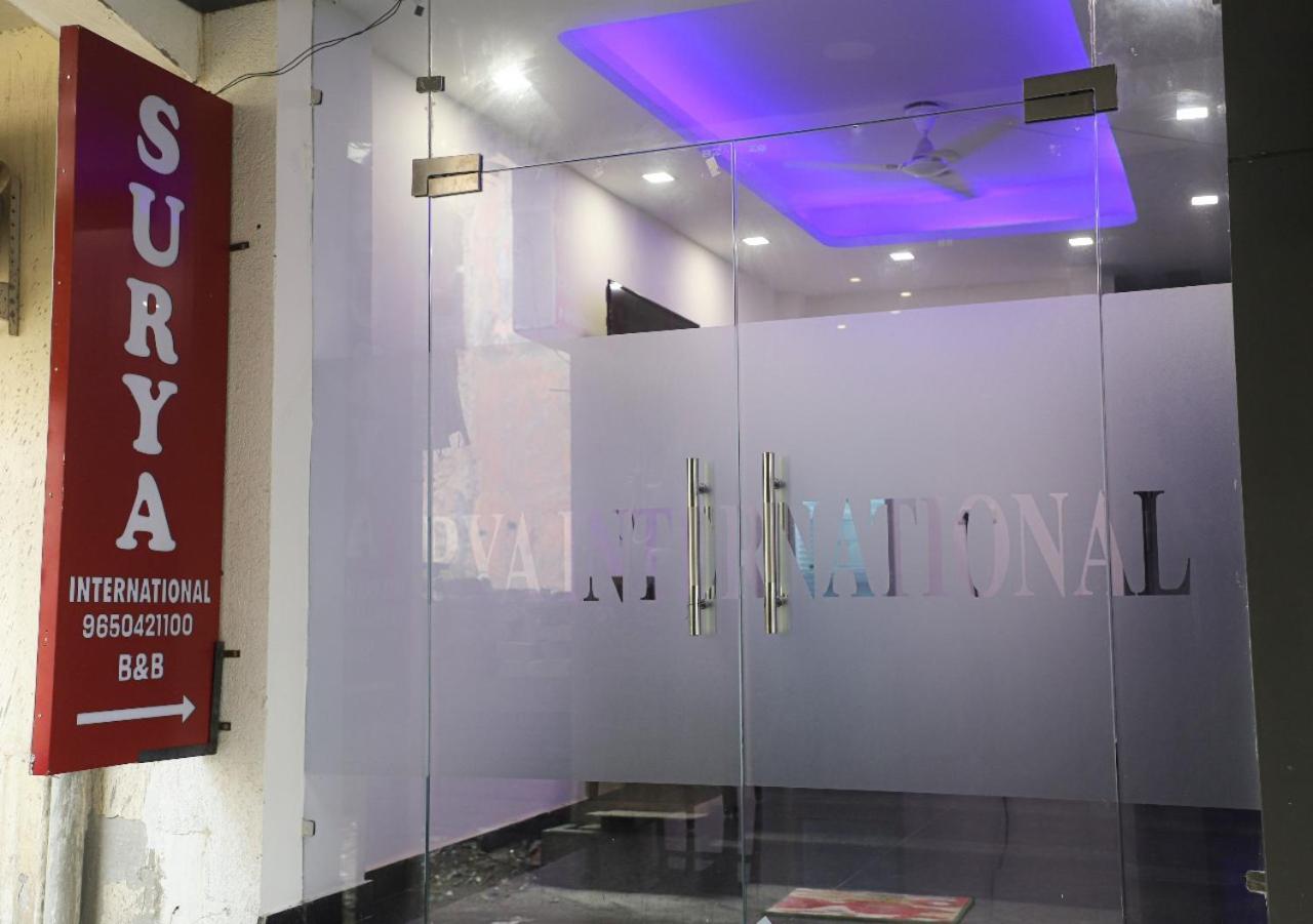 Surya International Bed and Breakfast New Delhi Exteriör bild