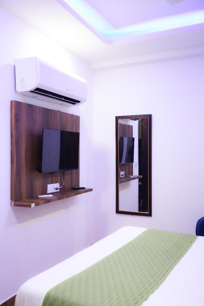 Surya International Bed and Breakfast New Delhi Exteriör bild