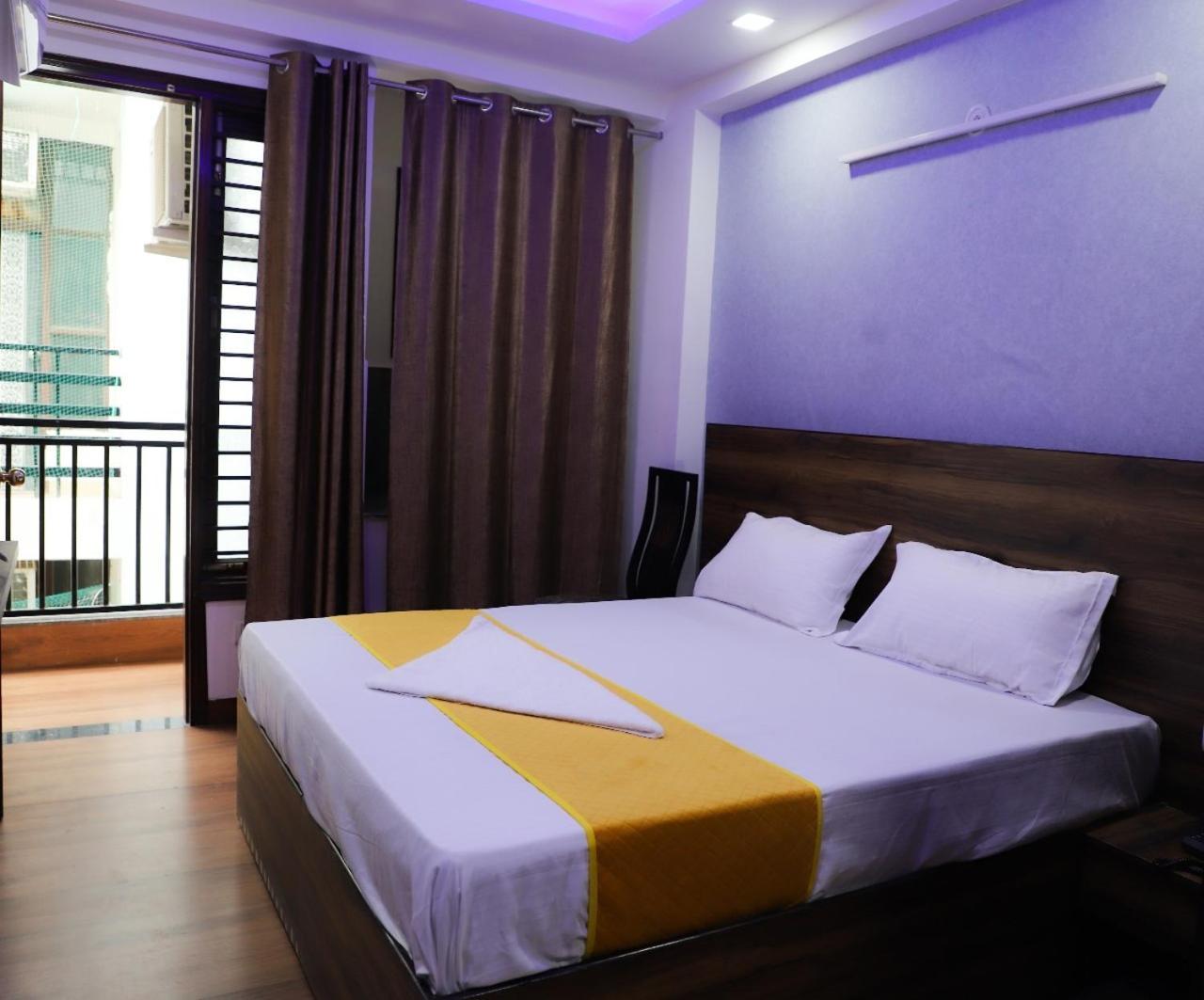 Surya International Bed and Breakfast New Delhi Exteriör bild