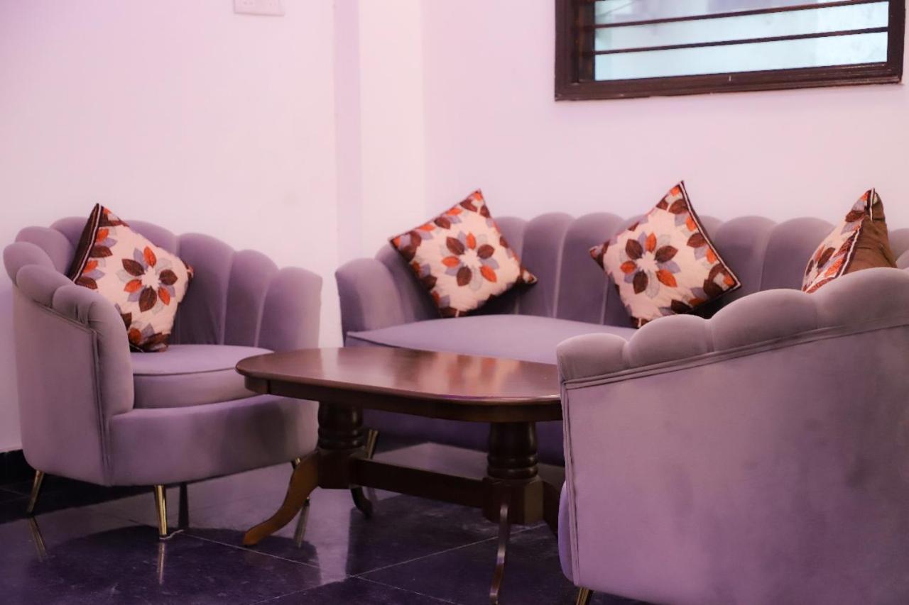 Surya International Bed and Breakfast New Delhi Exteriör bild