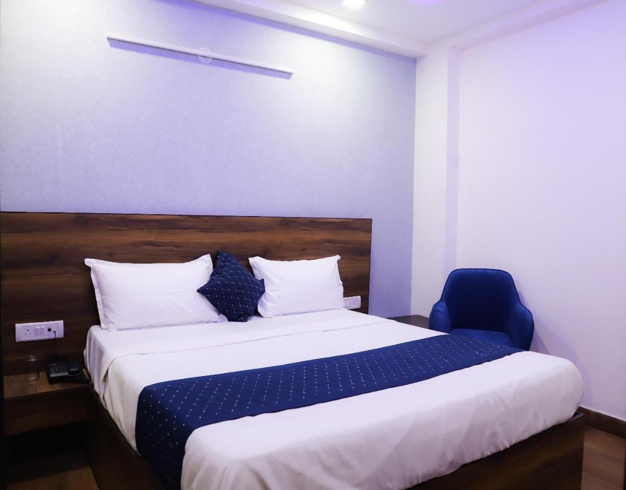 Surya International Bed and Breakfast New Delhi Exteriör bild