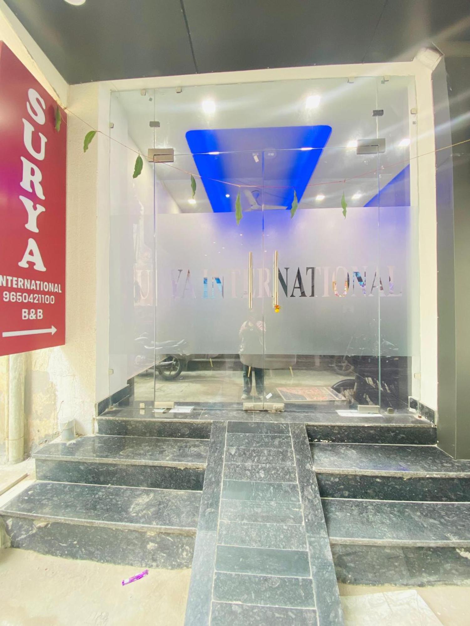 Surya International Bed and Breakfast New Delhi Exteriör bild