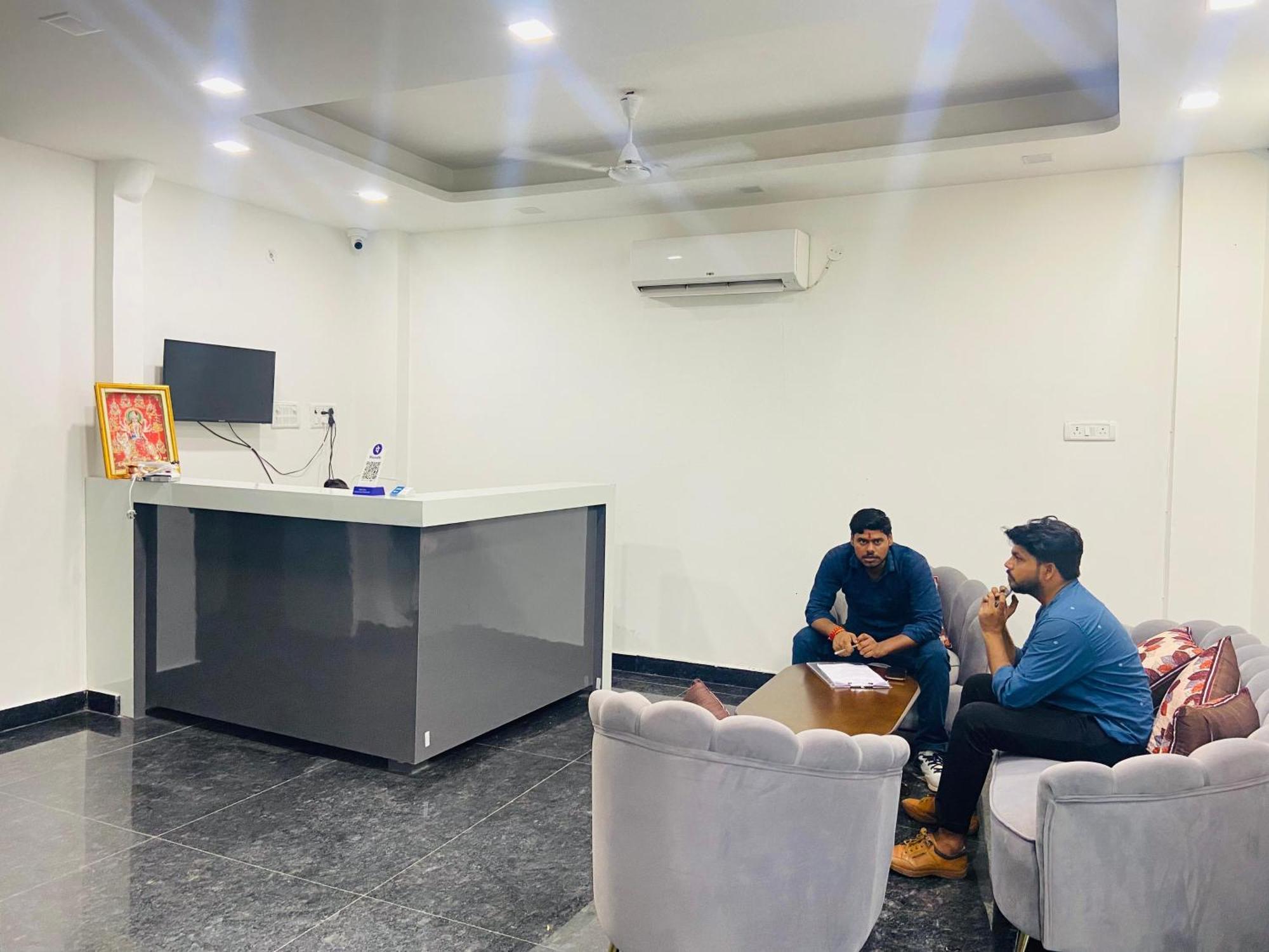 Surya International Bed and Breakfast New Delhi Exteriör bild