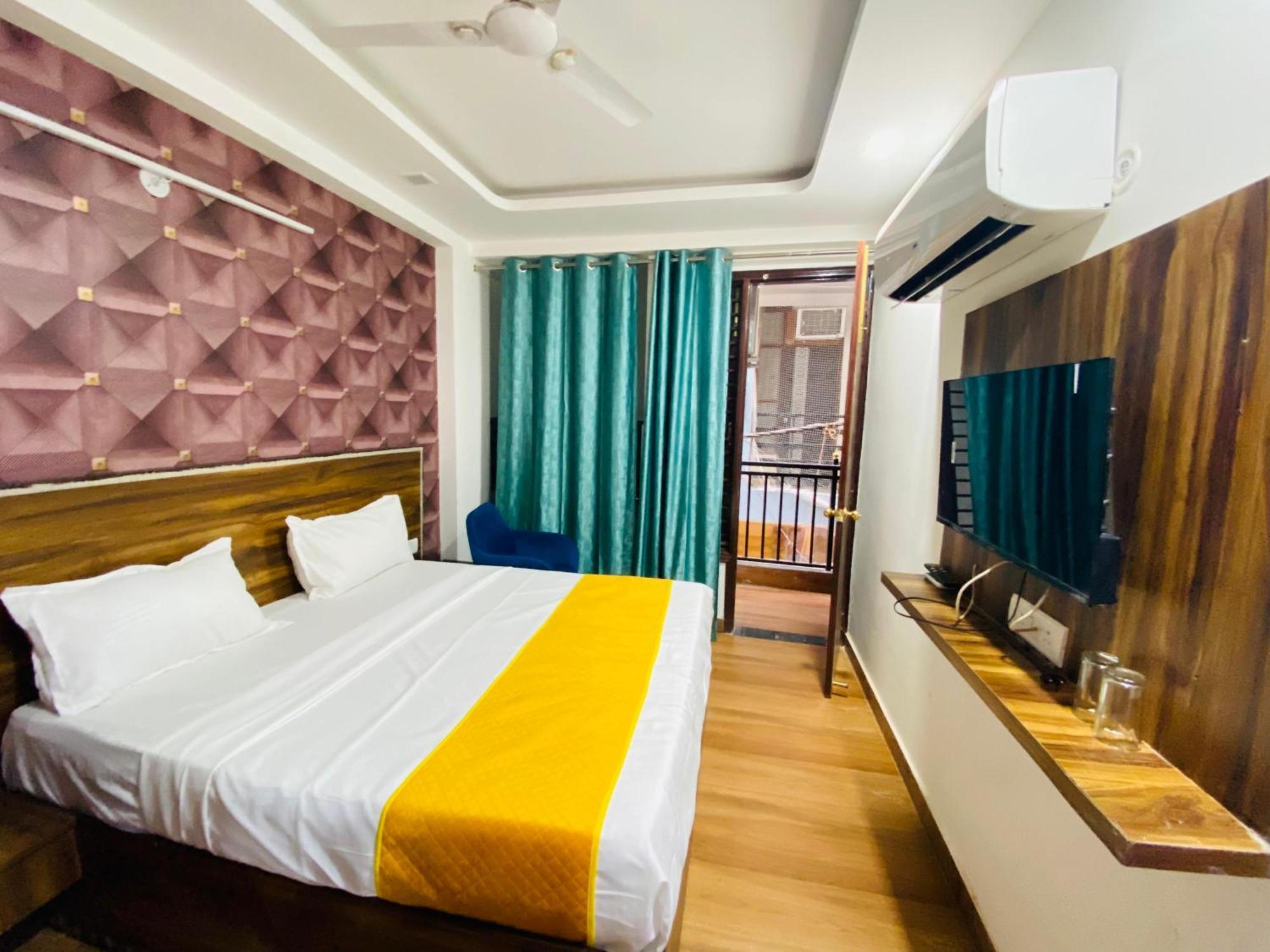 Surya International Bed and Breakfast New Delhi Exteriör bild