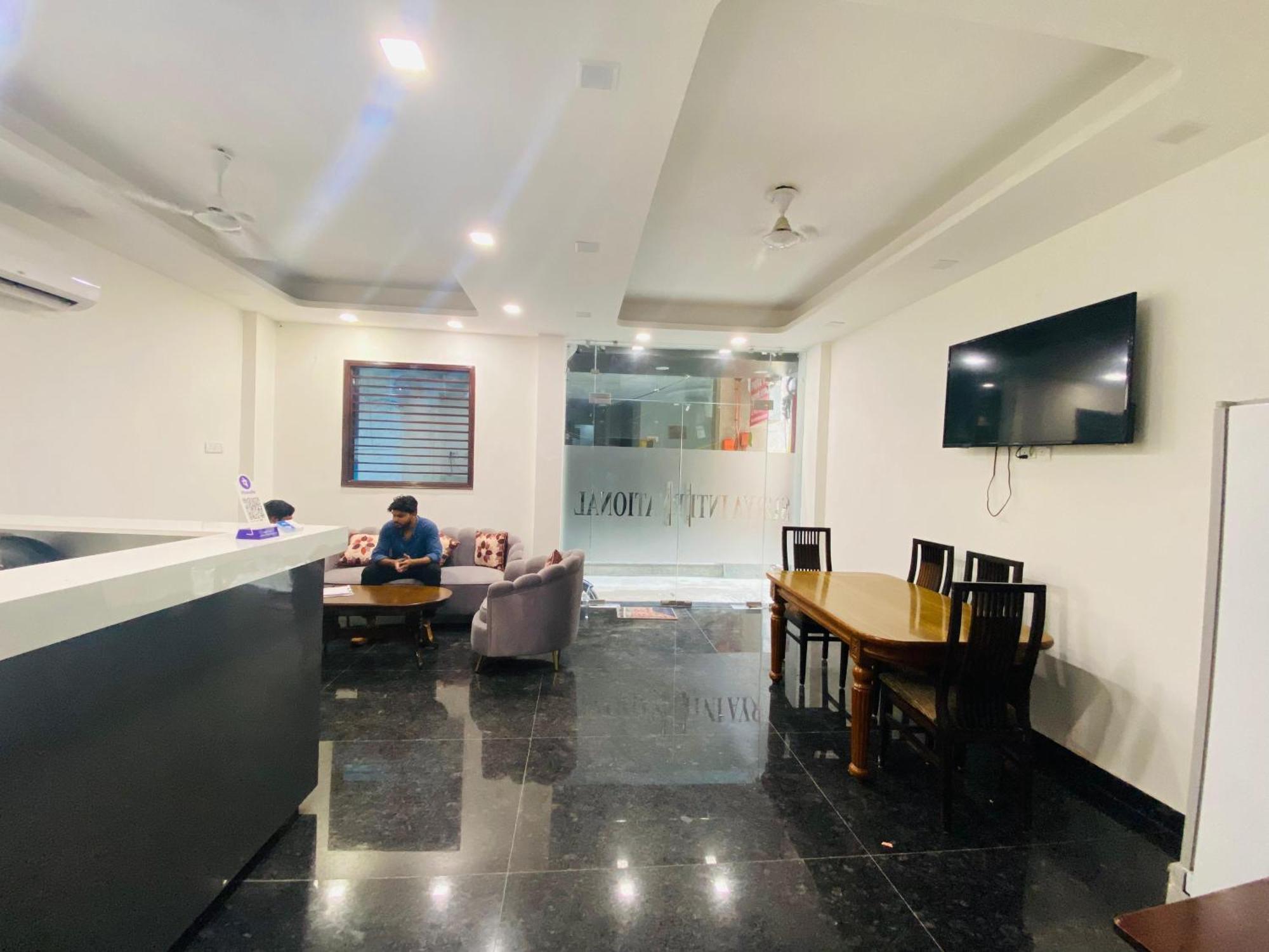 Surya International Bed and Breakfast New Delhi Exteriör bild