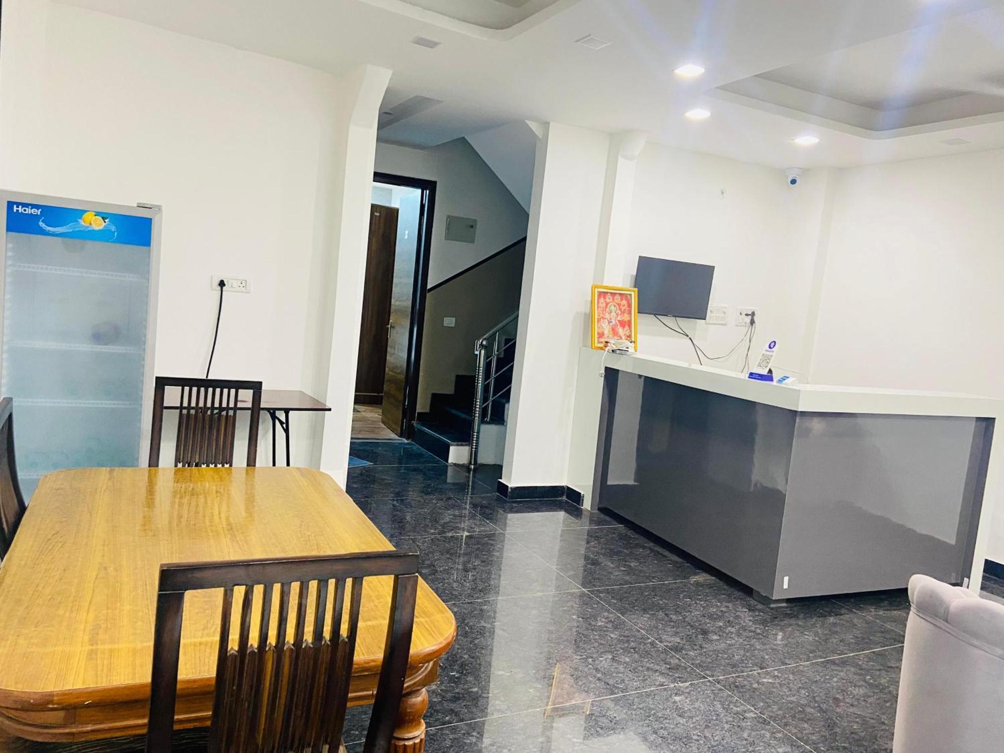 Surya International Bed and Breakfast New Delhi Exteriör bild