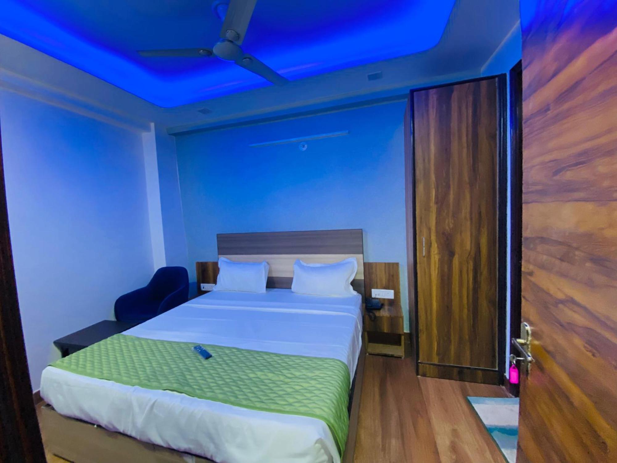 Surya International Bed and Breakfast New Delhi Exteriör bild