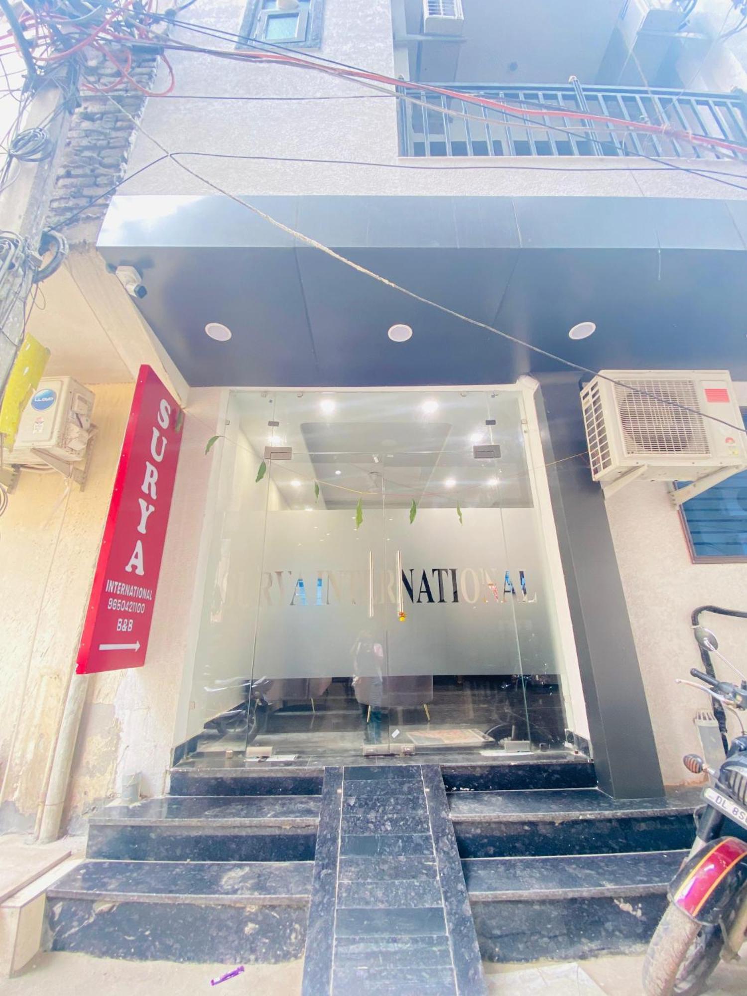 Surya International Bed and Breakfast New Delhi Exteriör bild